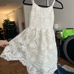 Beautiful Alice and Olivia lace dress